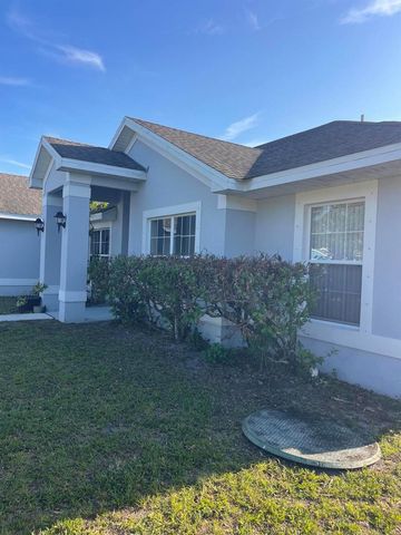 688 SW Heather Street, Port St. Lucie, FL 34983