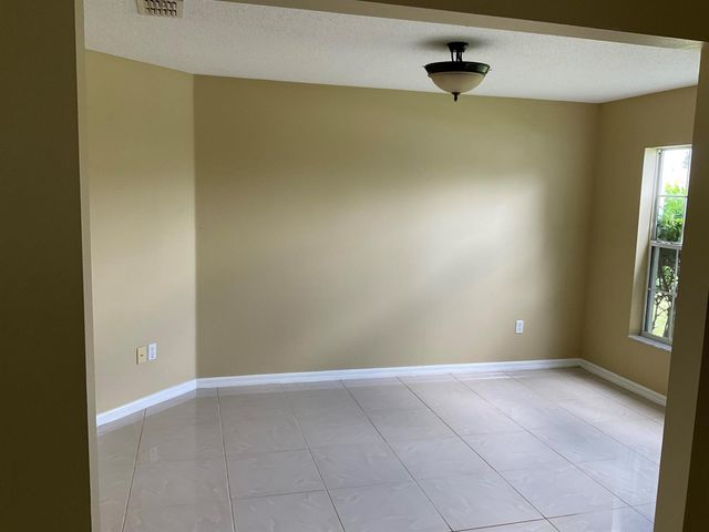 688 SW Heather Street, Port St. Lucie, FL 34983