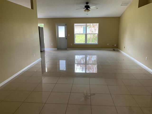 688 SW Heather Street, Port St. Lucie, FL 34983