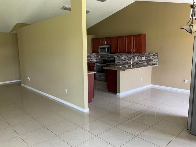 688 SW Heather Street, Port St. Lucie, FL 34983