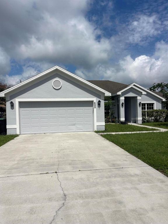 688 SW Heather Street, Port St. Lucie, FL 34983