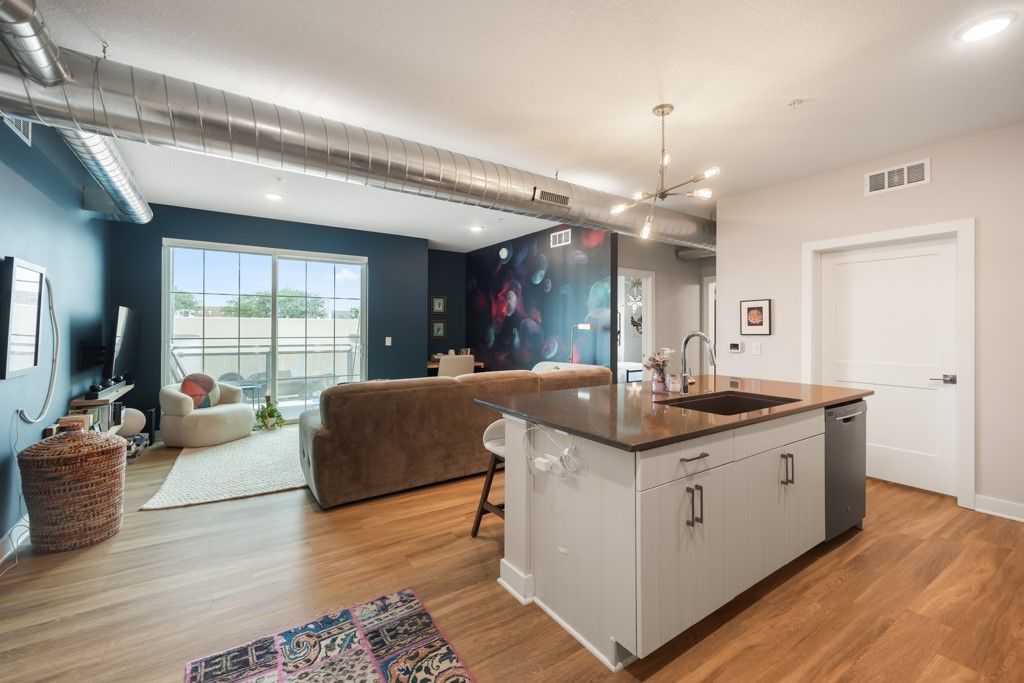 450 SW 7th Street 202, Des Moines, IA 50309