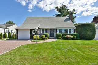 211 Wellington Road, Garden City, NY 11530