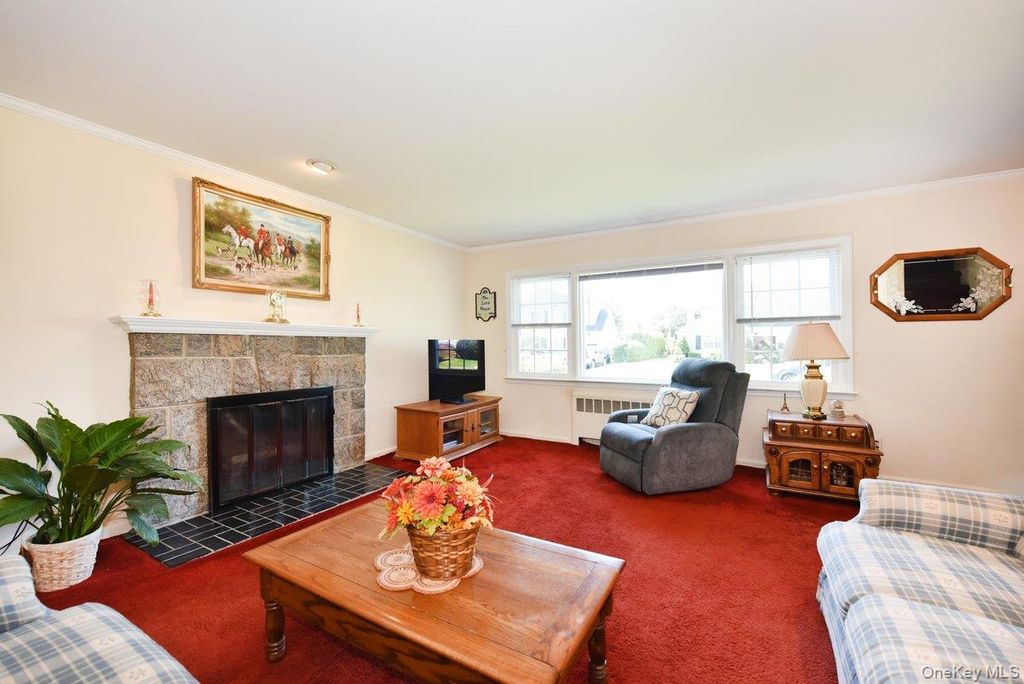 211 Wellington Road, Garden City, NY 11530 — photo 3