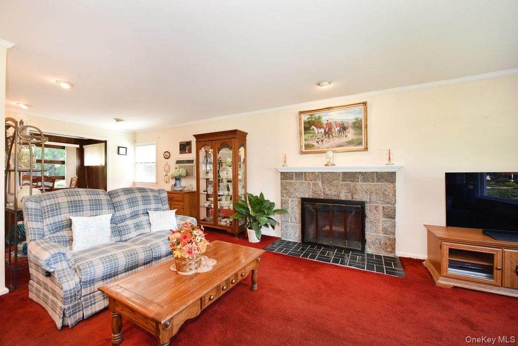 211 Wellington Road, Garden City, NY 11530 — photo 4