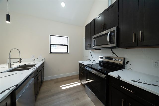 643 Rayenell Avenue, Dallas, TX 75217