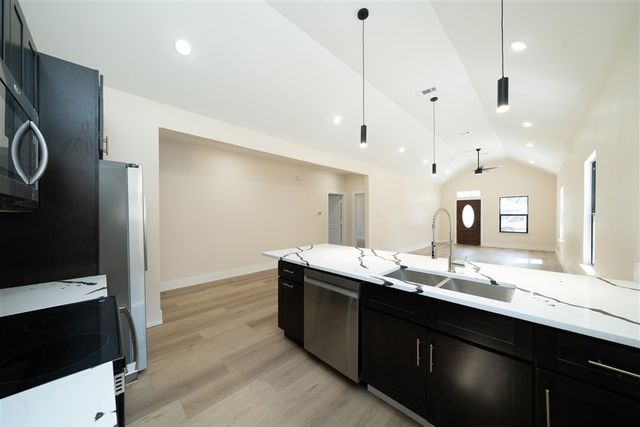 643 Rayenell Avenue, Dallas, TX 75217