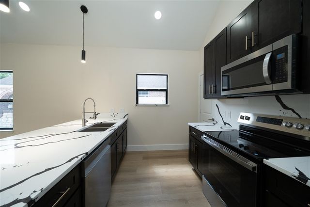 643 Rayenell Avenue, Dallas, TX 75217