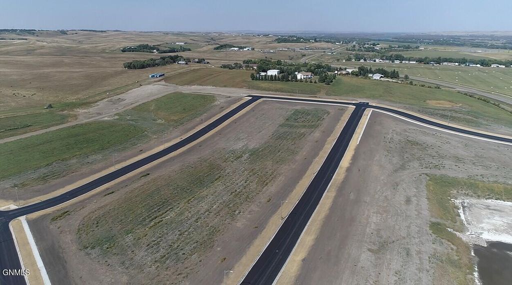 809 Beretta Street NW, Mandan, ND 58554 photo 4