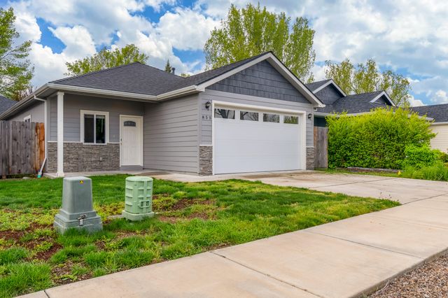 855 Tannin Drive, Medford, OR 97501