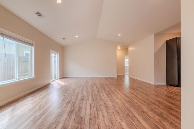 855 Tannin Drive, Medford, OR 97501