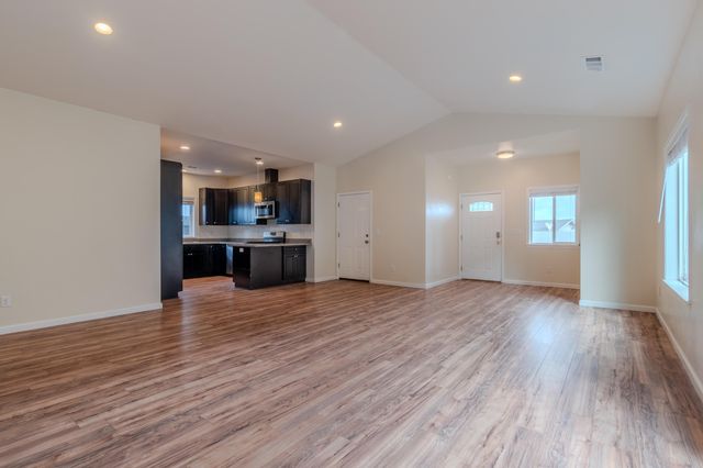 855 Tannin Drive, Medford, OR 97501