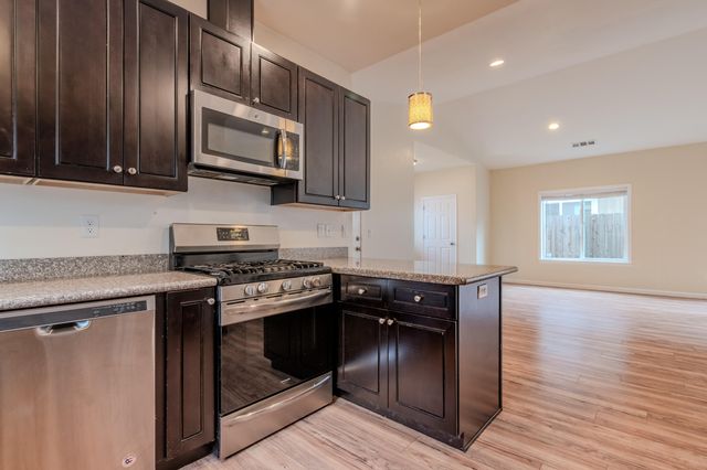 855 Tannin Drive, Medford, OR 97501