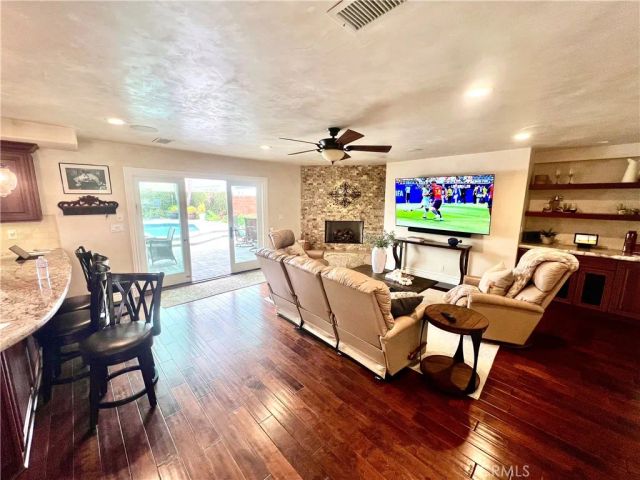 920 11th, Huntington Beach, CA 92648
