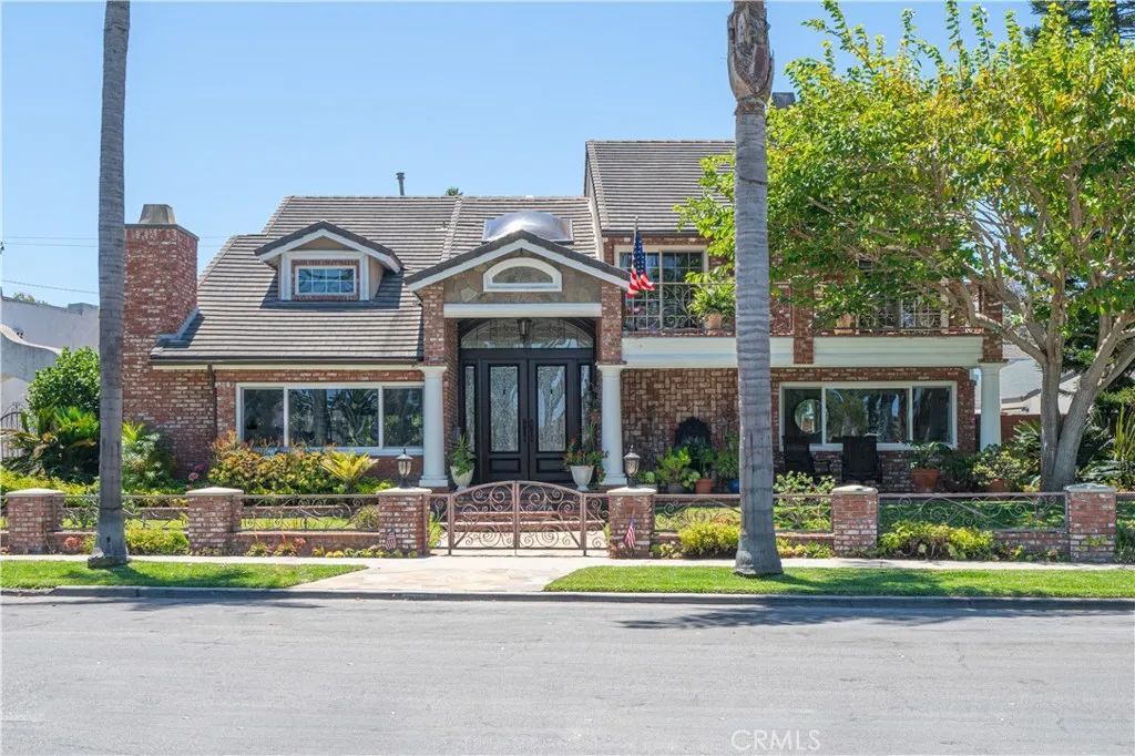 920 11th, Huntington Beach, CA 92648