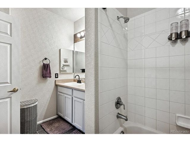 22960 E Roxbury Dr F, Aurora, CO 80016