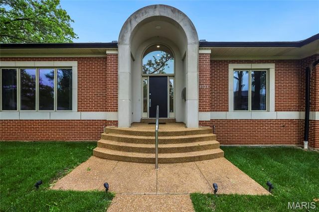 8333 Kingsbury Boulevard, Clayton, MO 63105