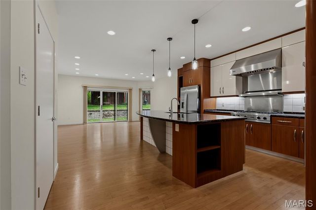 8333 Kingsbury Boulevard, Clayton, MO 63105