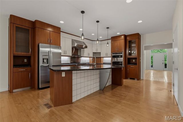 8333 Kingsbury Boulevard, Clayton, MO 63105