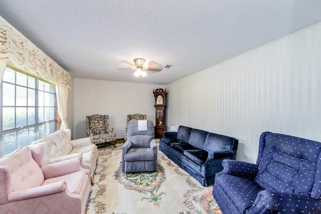 2908 Creole Dr, Houma, LA 70364