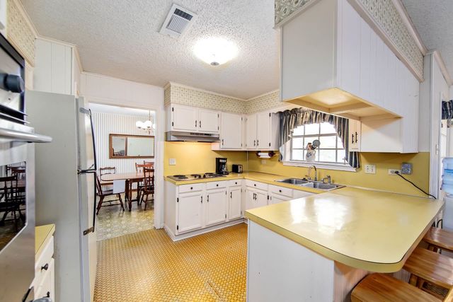 2908 Creole Dr, Houma, LA 70364