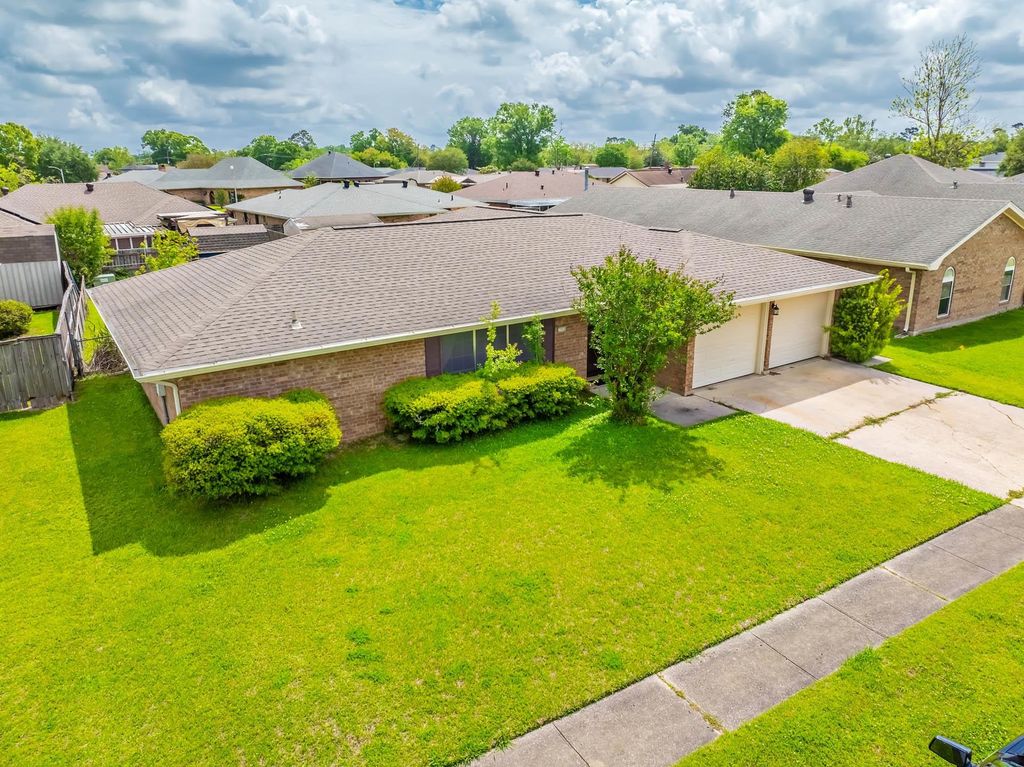 2908 Creole Dr, Houma, LA 70364
