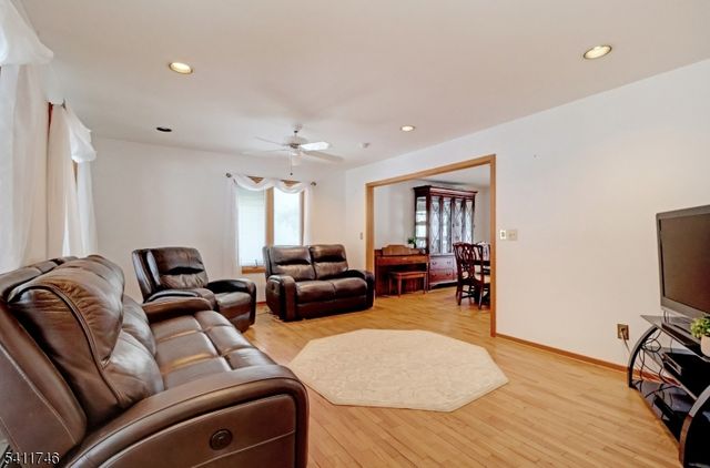 174 Crescent Rd, Florham Park Boro, NJ 07932