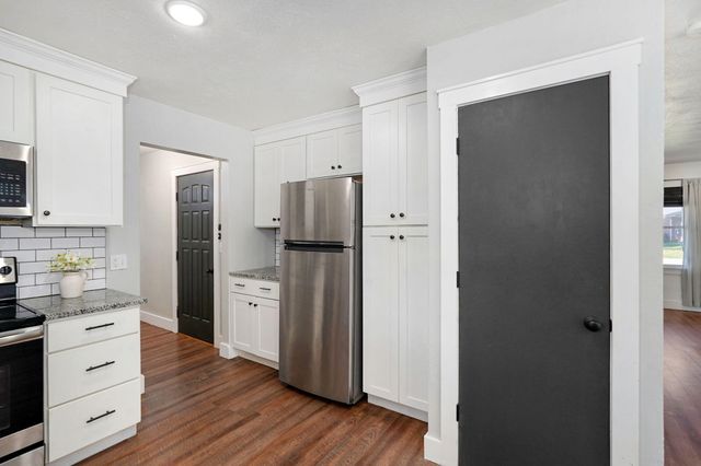 1025 N Market Avenue, Bolivar, MO 65613