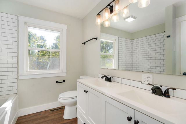 1025 N Market Avenue, Bolivar, MO 65613