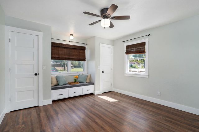 1025 N Market Avenue, Bolivar, MO 65613