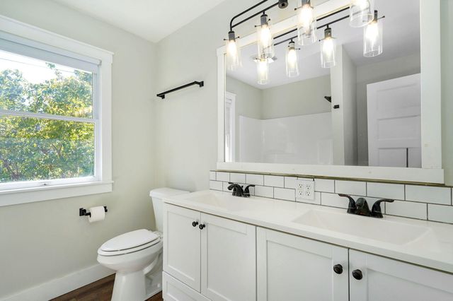 1025 N Market Avenue, Bolivar, MO 65613