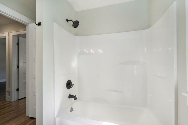 1025 N Market Avenue, Bolivar, MO 65613