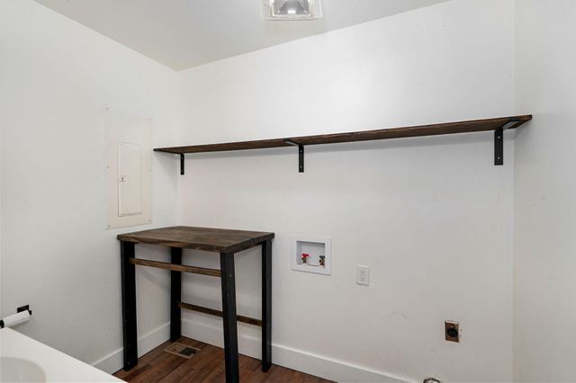 1025 N Market Avenue, Bolivar, MO 65613