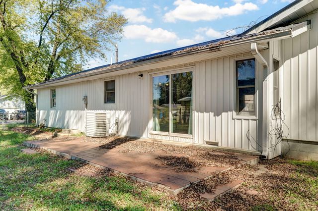 1025 N Market Avenue, Bolivar, MO 65613