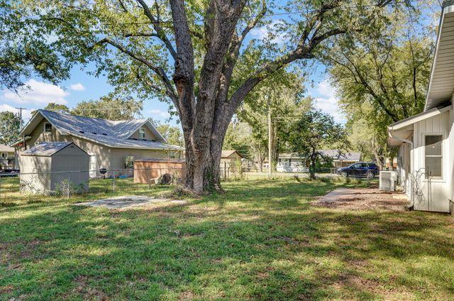 1025 N Market Avenue, Bolivar, MO 65613