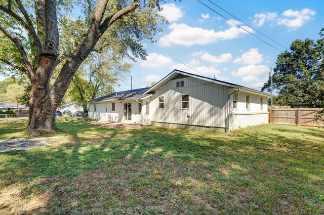 1025 N Market Avenue, Bolivar, MO 65613