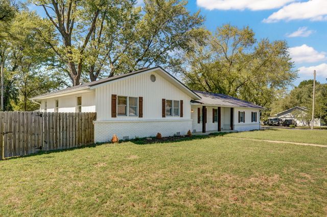 1025 N Market Avenue, Bolivar, MO 65613