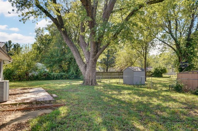 1025 N Market Avenue, Bolivar, MO 65613