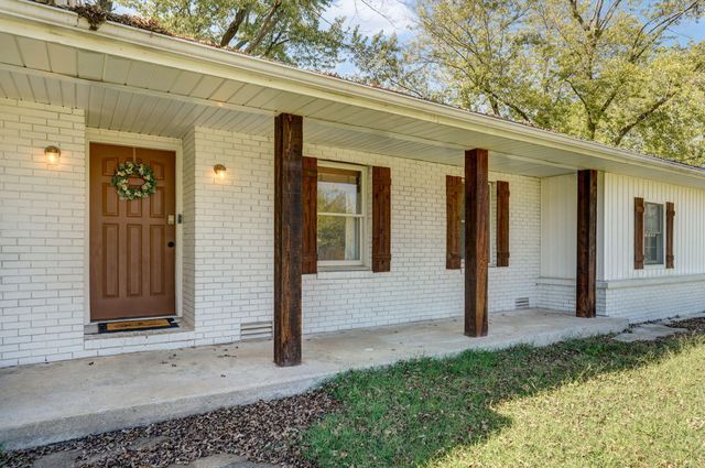 1025 N Market Avenue, Bolivar, MO 65613