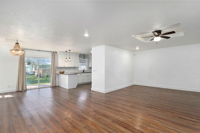 1025 N Market Avenue, Bolivar, MO 65613