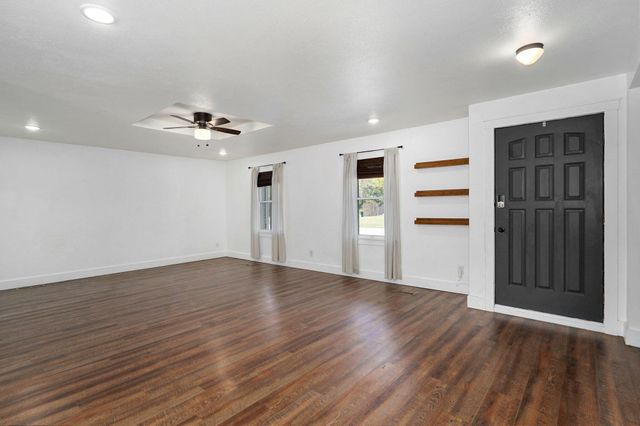 1025 N Market Avenue, Bolivar, MO 65613