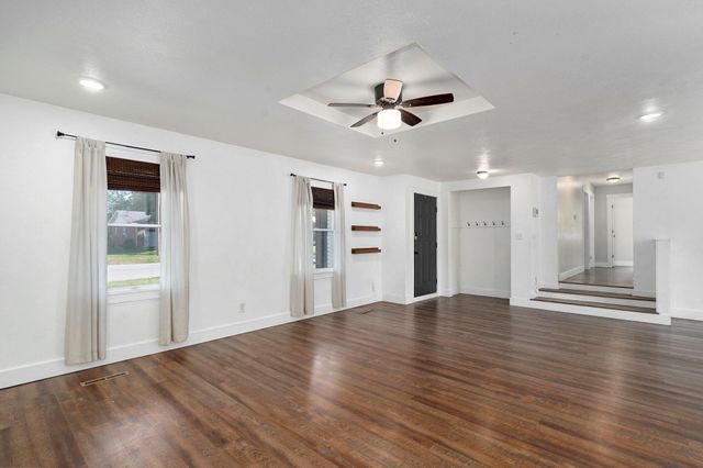 1025 N Market Avenue, Bolivar, MO 65613