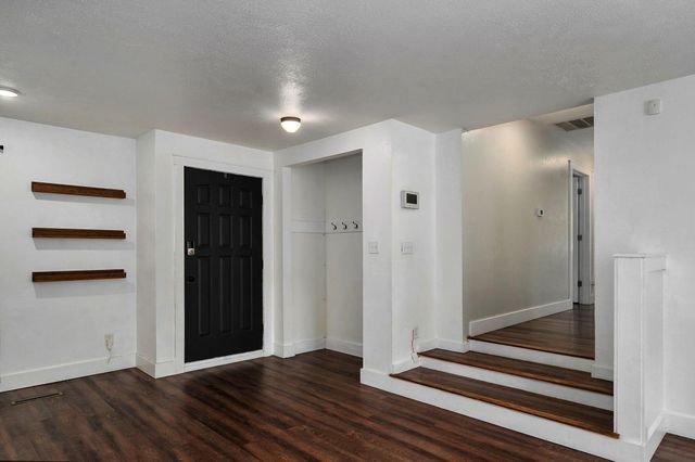 1025 N Market Avenue, Bolivar, MO 65613