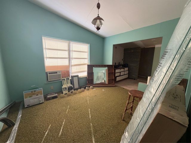 712 Sandy Mountain DR, Llano, TX 78643