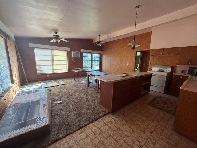 712 Sandy Mountain DR, Llano, TX 78643