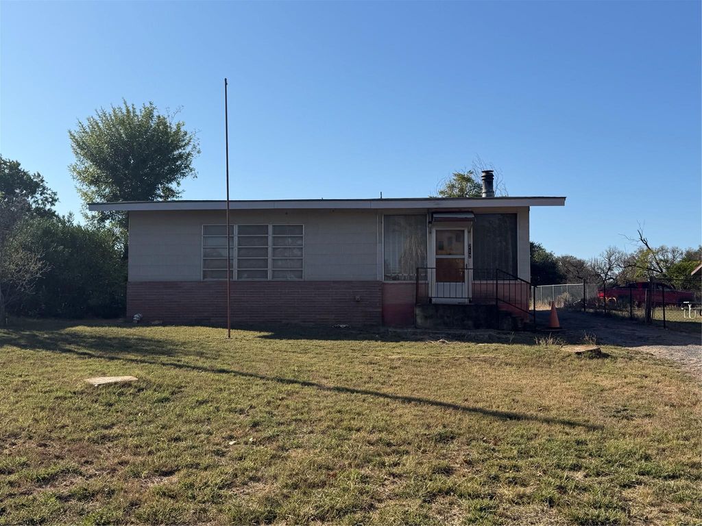 712 Sandy Mountain DR, Llano, TX 78643
