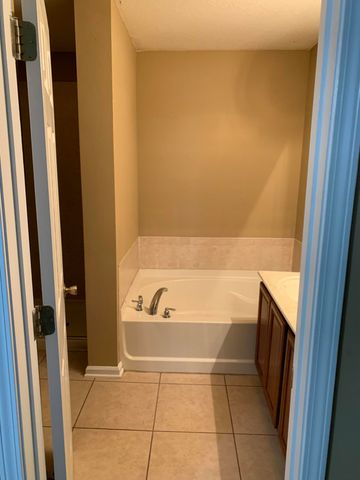 7140 RAMPART RIDGE Circle W, Jacksonville, FL 32244