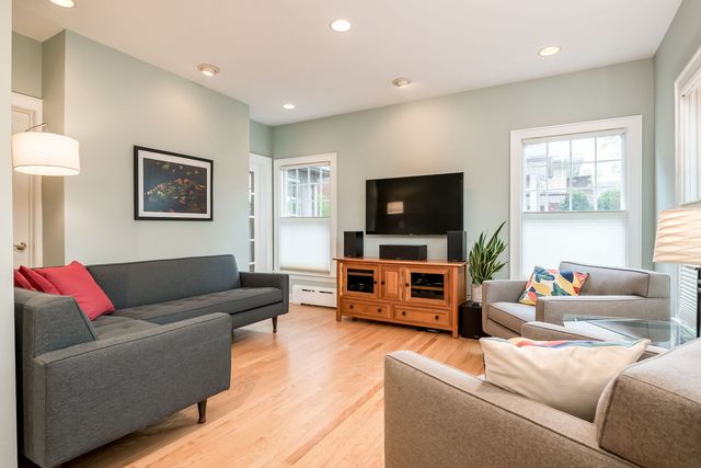 1017 N Grove Avenue, Oak Park, IL 60302