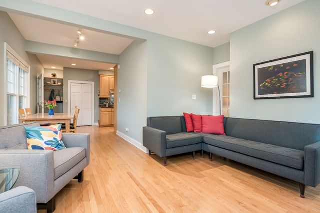 1017 N Grove Avenue, Oak Park, IL 60302