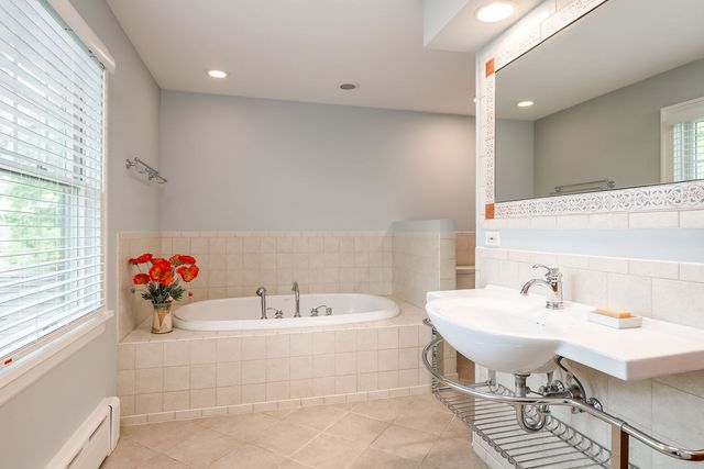 1017 N Grove Avenue, Oak Park, IL 60302